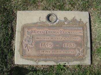 Flewelling, Etta Thenia gravesite