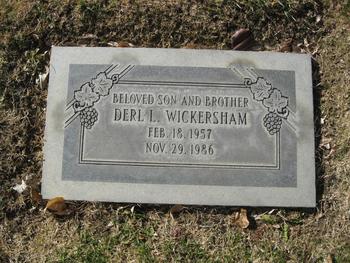 Wickersham,   Derl Lee gravesite