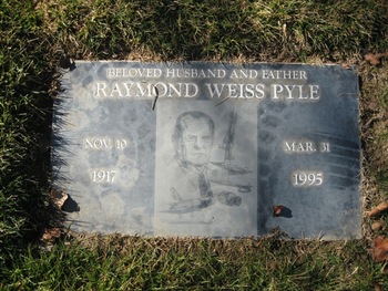Pyle, Raymond Weiss gravesite