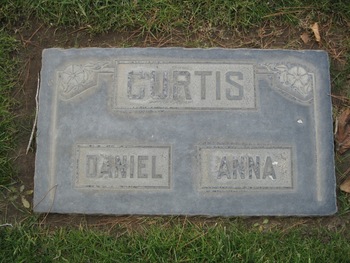 Curtis, Daniel gravesite