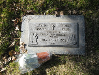 Dluzak, David Scott gravesite