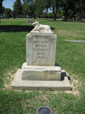 Loomis,   Wynn Joan gravesite