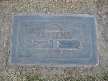 Giddens, Norvell gravesite
