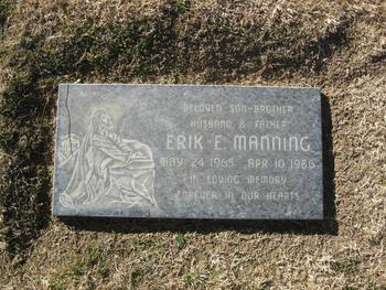 Manning,   Erik Edward gravesite