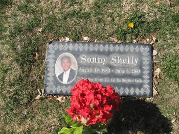 Shelly, Sonny gravesite