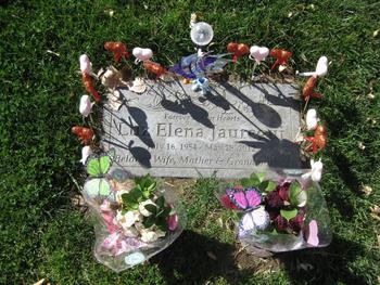 Jauregue, Luz Elena gravesite