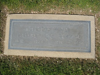Huffman,   Demia Mills gravesite