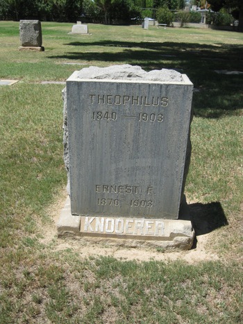 Knoderer, Theophilus gravesite