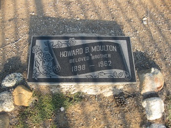 Moulton, Howard Burkett gravesite